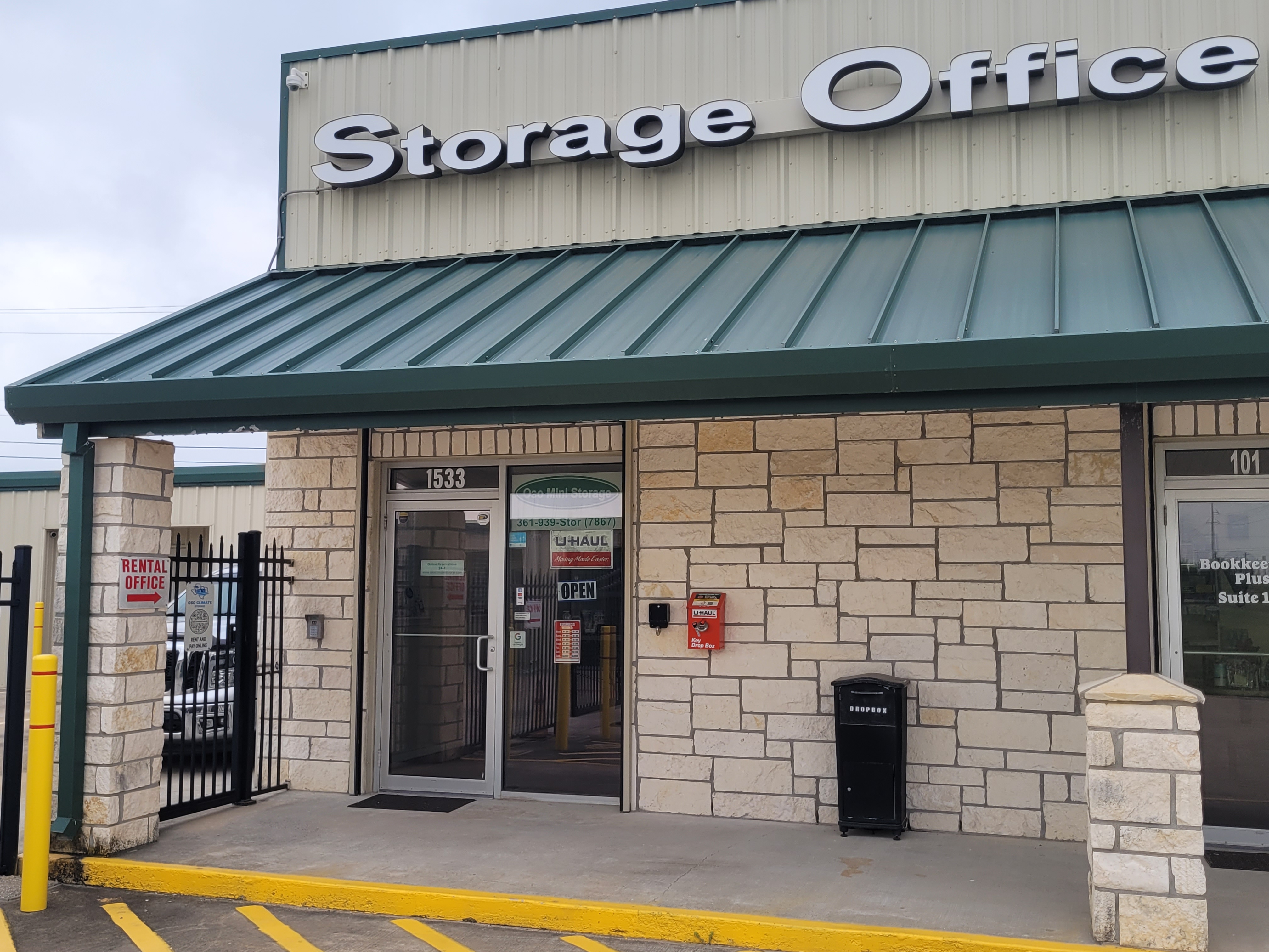 Front entrance of OSO Mini Storage rental office in Flour Bluff, Corpus Christi, TX, with signage, gated access, and customer-friendly office—ideal for Padre Island downsizing storage solutions.